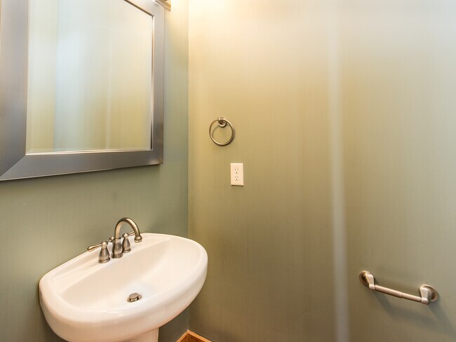 Building Photo - Luxury Downtown Townhome with 2 car Garage!