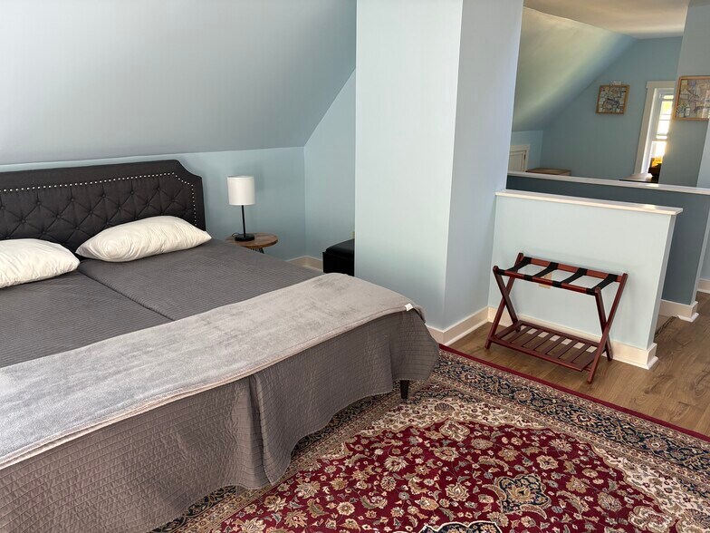 Third floor Bedroom King size bed - 66 Stagecoach Rd