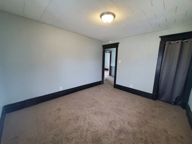 Building Photo - FOR RENT- 416 Riehl-Newly Remodeled! Pets ...