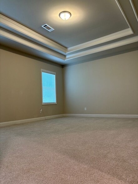 Building Photo - 18 Dorothy Ln