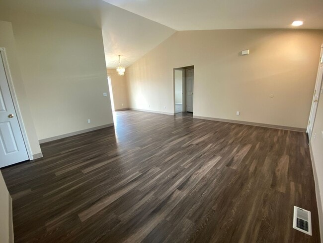 Building Photo - 3 Bedroom 2 Bathroom Home for Rent!