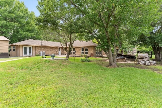 Building Photo - 390 Holly Ln