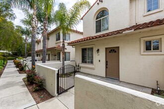 Building Photo - ***3 BED 2.5 BATH TOWNHOME***OCEANSIDE***