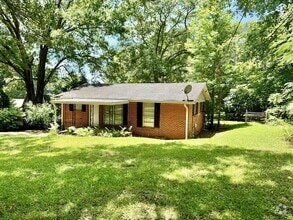 Building Photo - 93 Forest Rd
