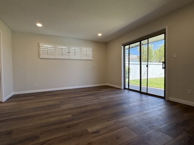 Building Photo - 1165 Catalina Blvd