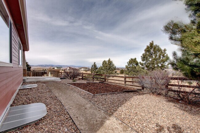 Building Photo - The Meadows of Castle Rock Ranch home w/finished basement & Mountain Views.