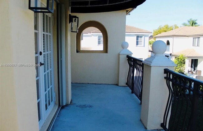 Building Photo - 6002 SW 166th Ct