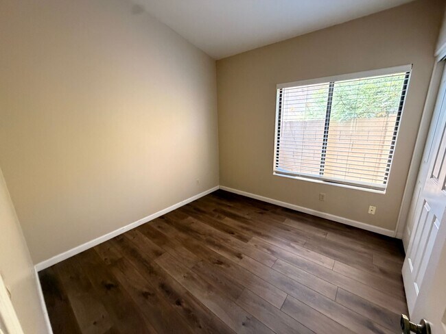 Building Photo - Warm & Charming single level 3 x 2 Home in Stonebridge Lakes!!