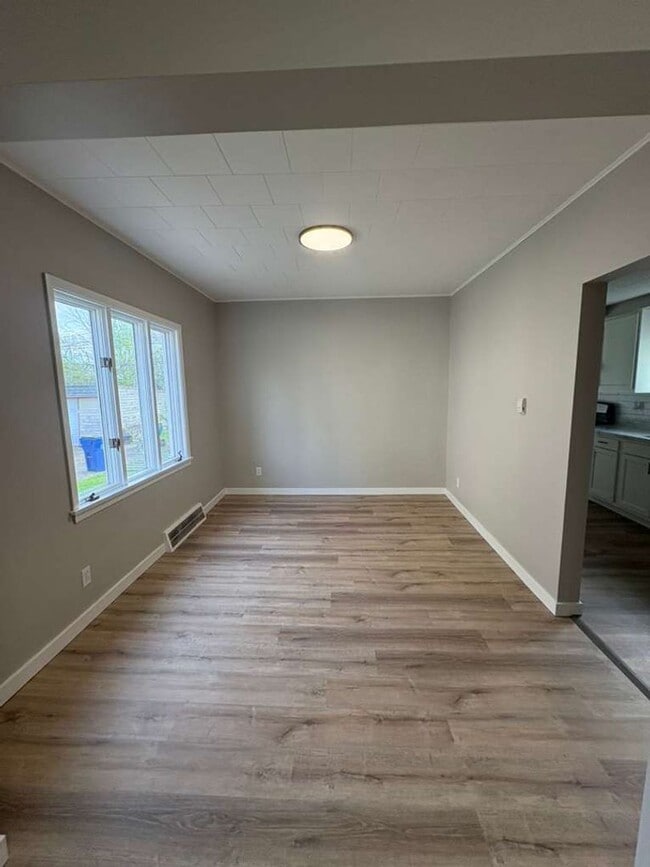 Building Photo - Spacious 4-Bedroom Home in Cleveland