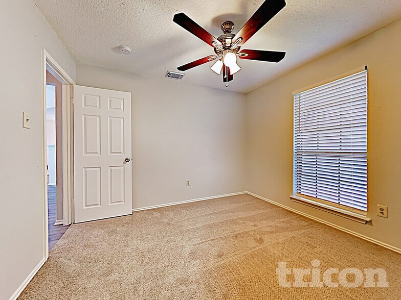 Building Photo - 2537 Rialto Way