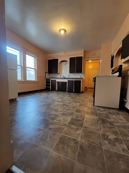 Kitchen - 490 Ames St