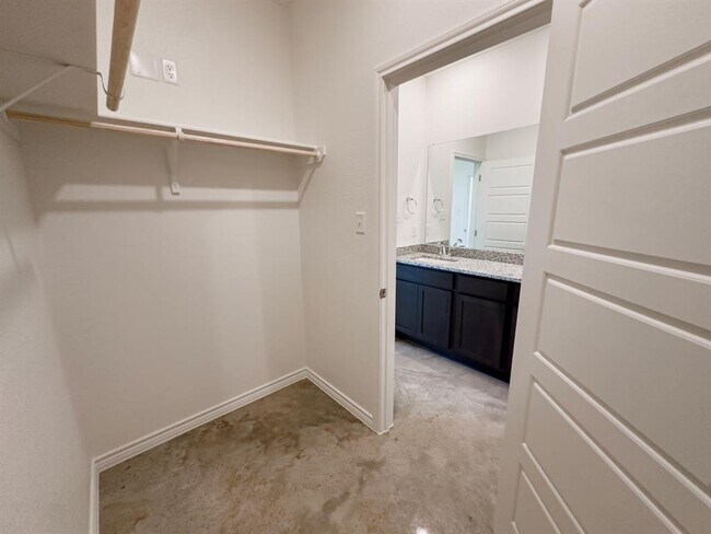 Building Photo - 8905 Ash Rd