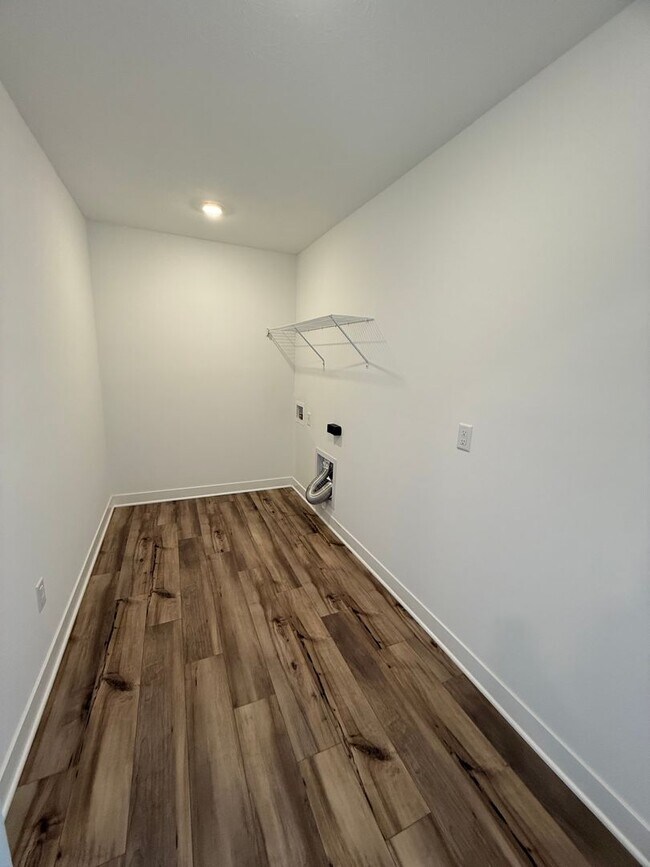 Building Photo - 1046 Elmwood Ln