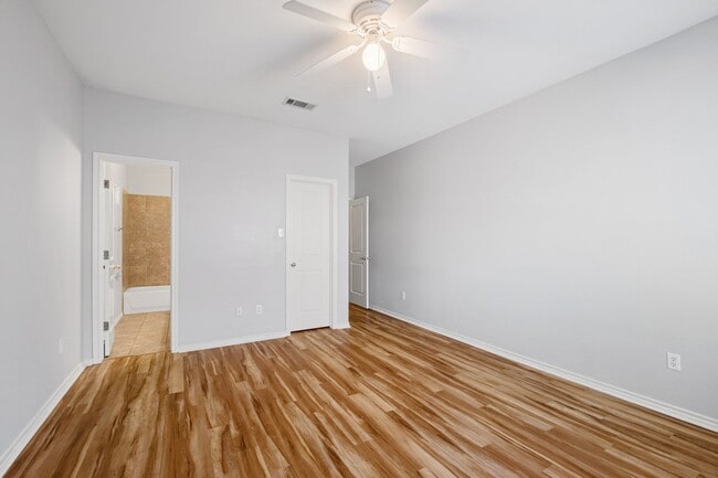 Primary Photo - 2906 Pearl St