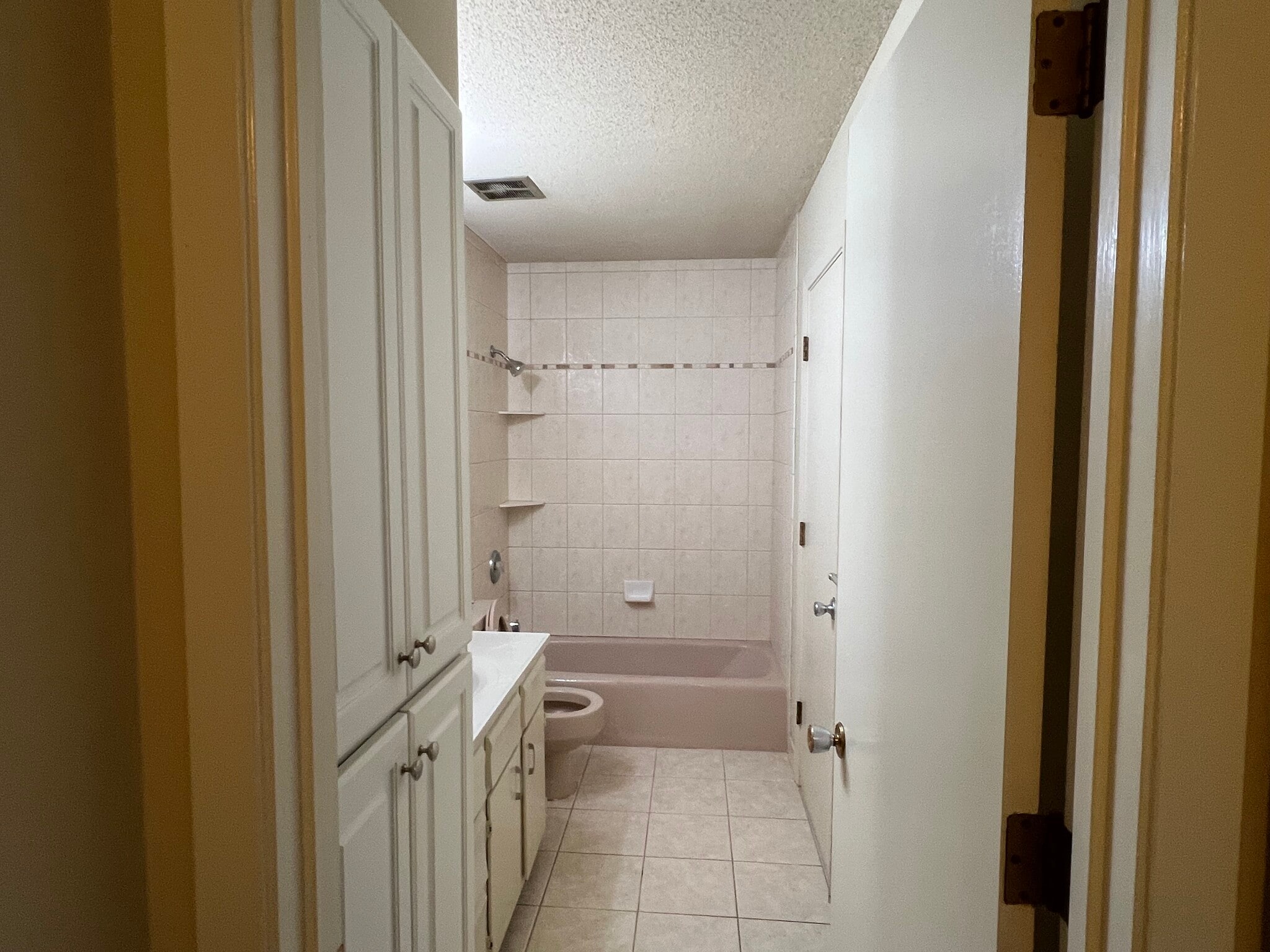 Upstairs bath - 6811 Balsam Ln N