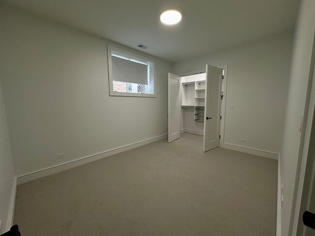 Building Photo - 4243 N Damen Ave