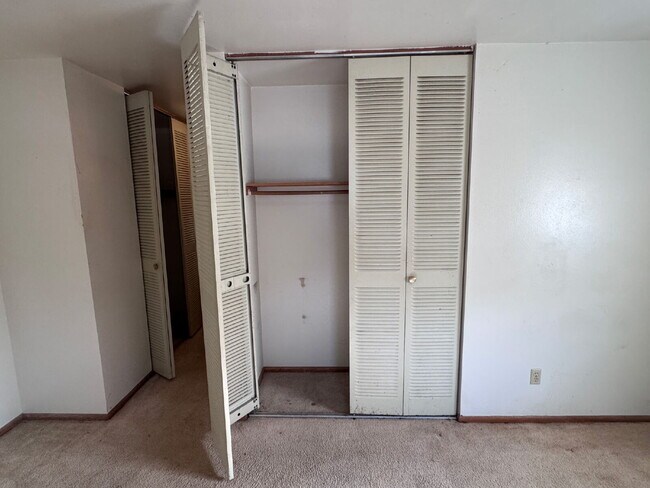 Building Photo - 2-Bed, 2-Bath Condo in Brown Deer