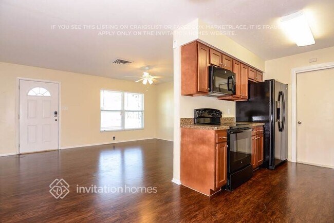 Building Photo - 5348 Colewood Pl