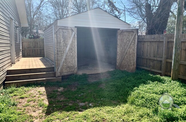 Building Photo - 205 Blackwood St