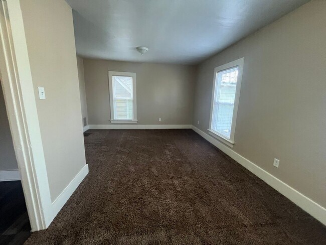 Building Photo - 1211 W Packard Ave