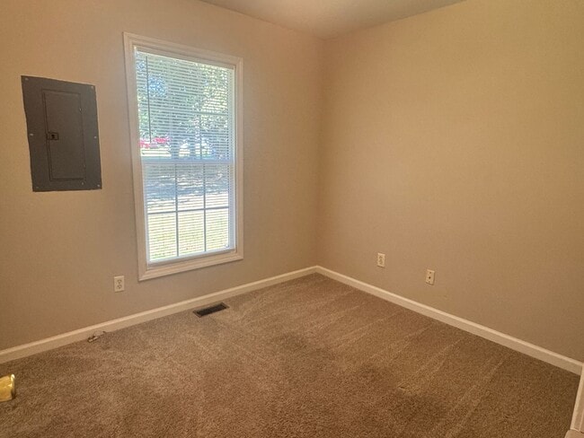 Building Photo - 3 Bedroom, 1 Bathroom Apartment in Thomasville