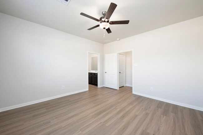 Building Photo - 15619 Plum Brk Dr