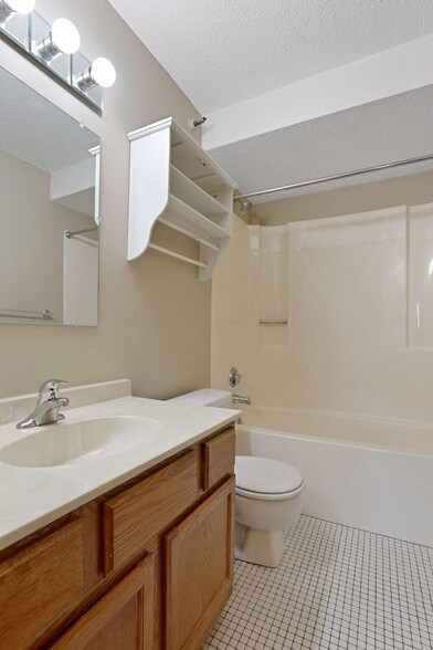 Building Photo - 433 S 7th St