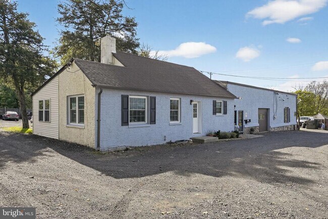 Building Photo - 2105 Second Street Pike