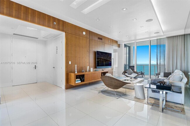 Building Photo - 16001 Collins Ave