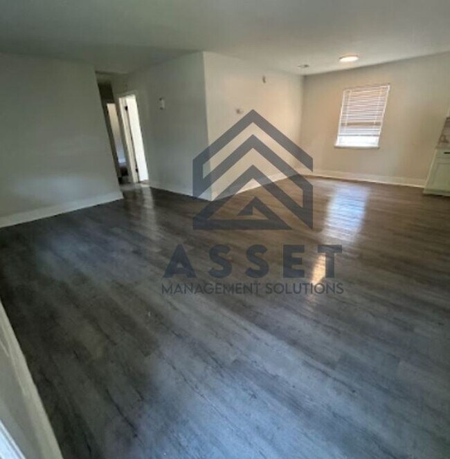 Building Photo - 2116 Westchester Dr