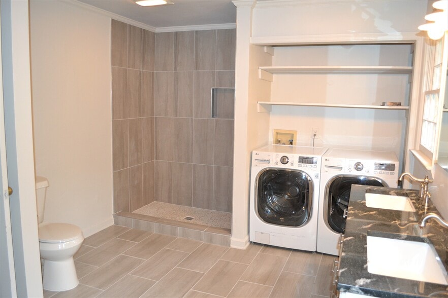 Building Photo - 388 Collier Rd NW