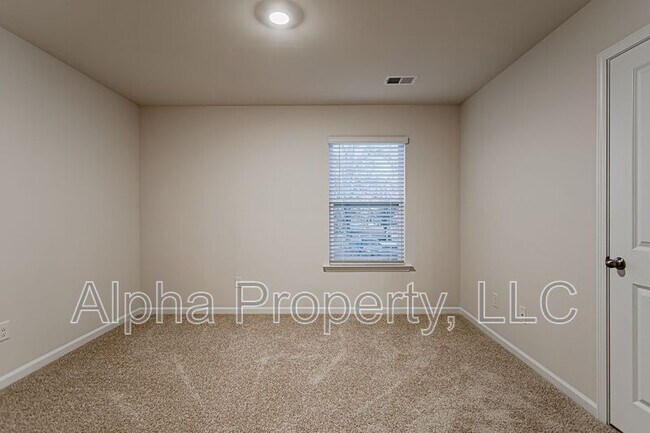 Building Photo - 1210 Murdock Cir