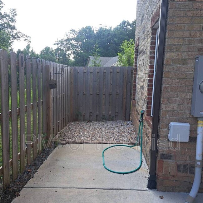 Building Photo - 811 Silver Leaf Dr
