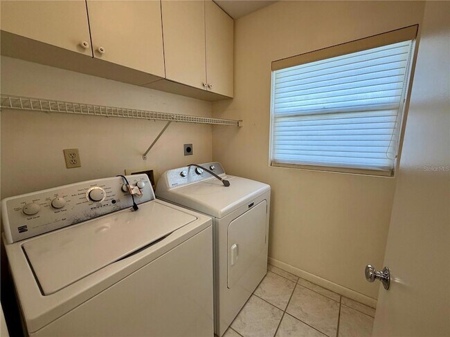 Building Photo - 5701 Bahia Del Mar Cir N