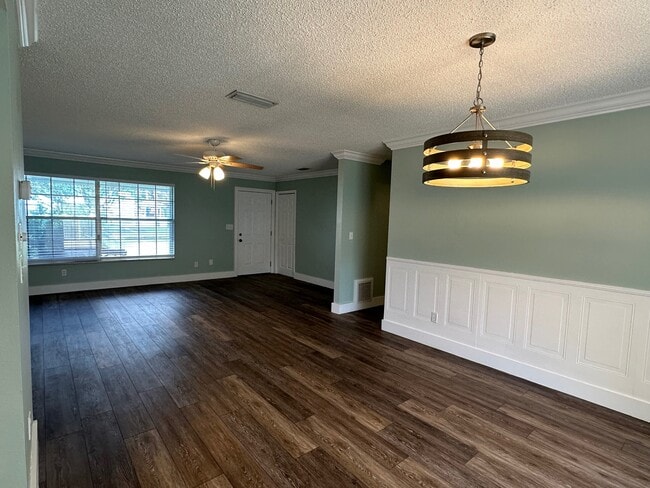 Building Photo - 647 Goodwin Ave