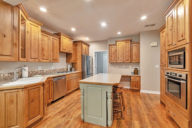 Building Photo - 1306 E 5250 S