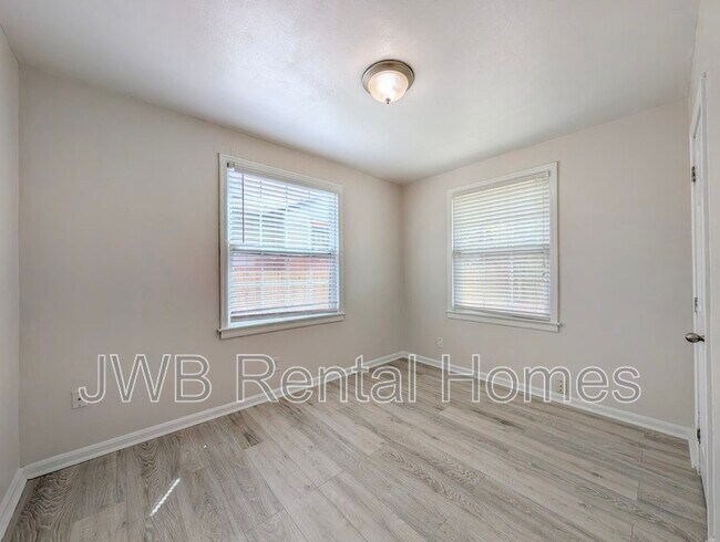 Building Photo - 646 Stanwick Rd