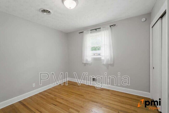 Building Photo - 4012 Nina Dr