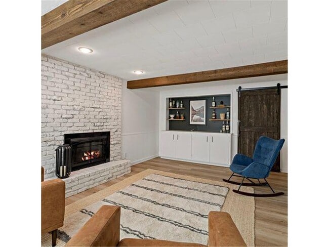 Building Photo - 4520 Vandervork Ave