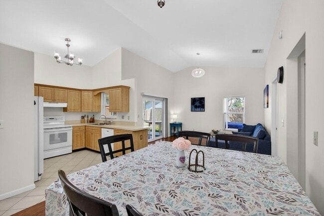 Building Photo - 6223 Kendrick St