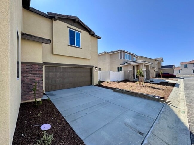 Building Photo - Brand new 4 bedroom Winchester home with a...