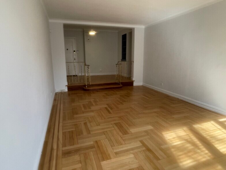 Building Photo - 210 Martine Ave