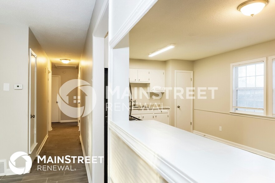 Building Photo - 2570 Hillcrest Dr