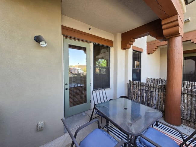 Building Photo - 1405 Vegas Verdes Dr