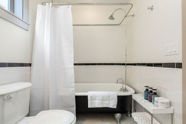 Building Photo - 316 19th Ave