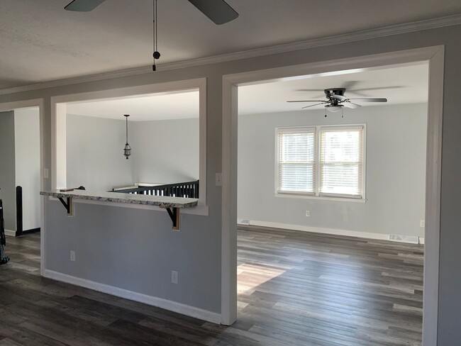 Building Photo - Split Foyer in Campbell County off 460