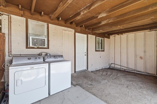 Building Photo - 241 E Elwood St