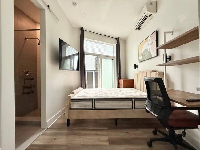 Building Photo - 763 Park Ave