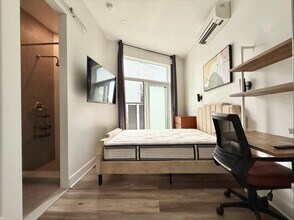 Building Photo - Furnished room/NOT APARTMENT