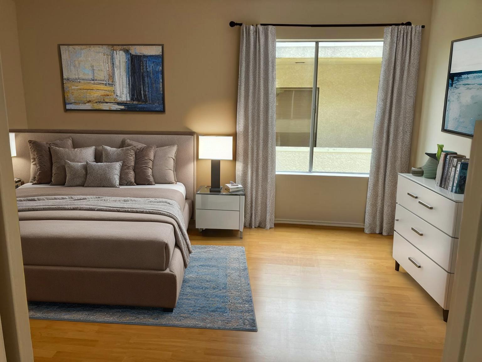 main bedroom - 2020 Idaho Ave
